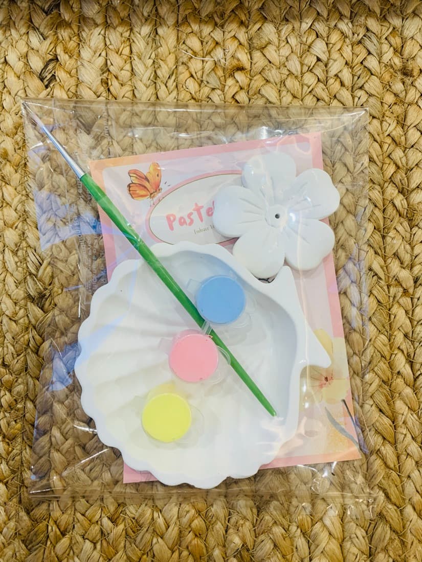 Seashell and flower kit with pastel paints